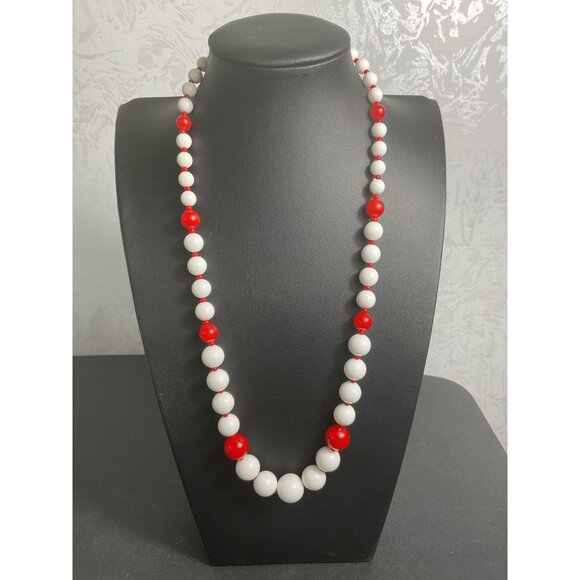 Red & White Beaded Necklace With Clasp - Picture 1 of 4